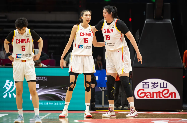 乐鱼棋牌-中国女篮vs捷克前瞻：张子宇王思雨率队死磕劲敌 赢球即晋级